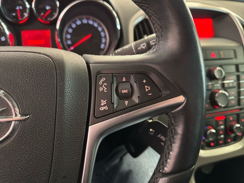 Opel Astra 2012 Hopea