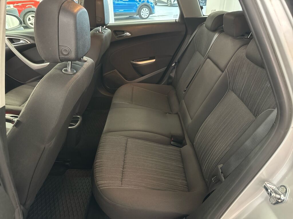 Opel Astra 2012 Hopea