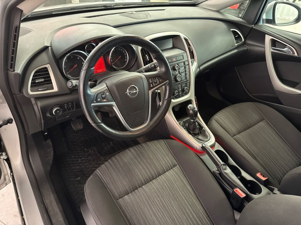 Opel Astra 2012 Hopea