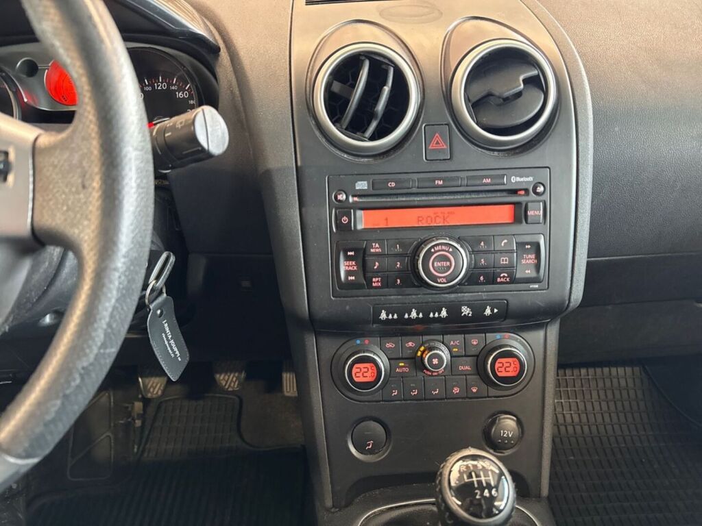 Nissan Qashqai 2009 Punainen