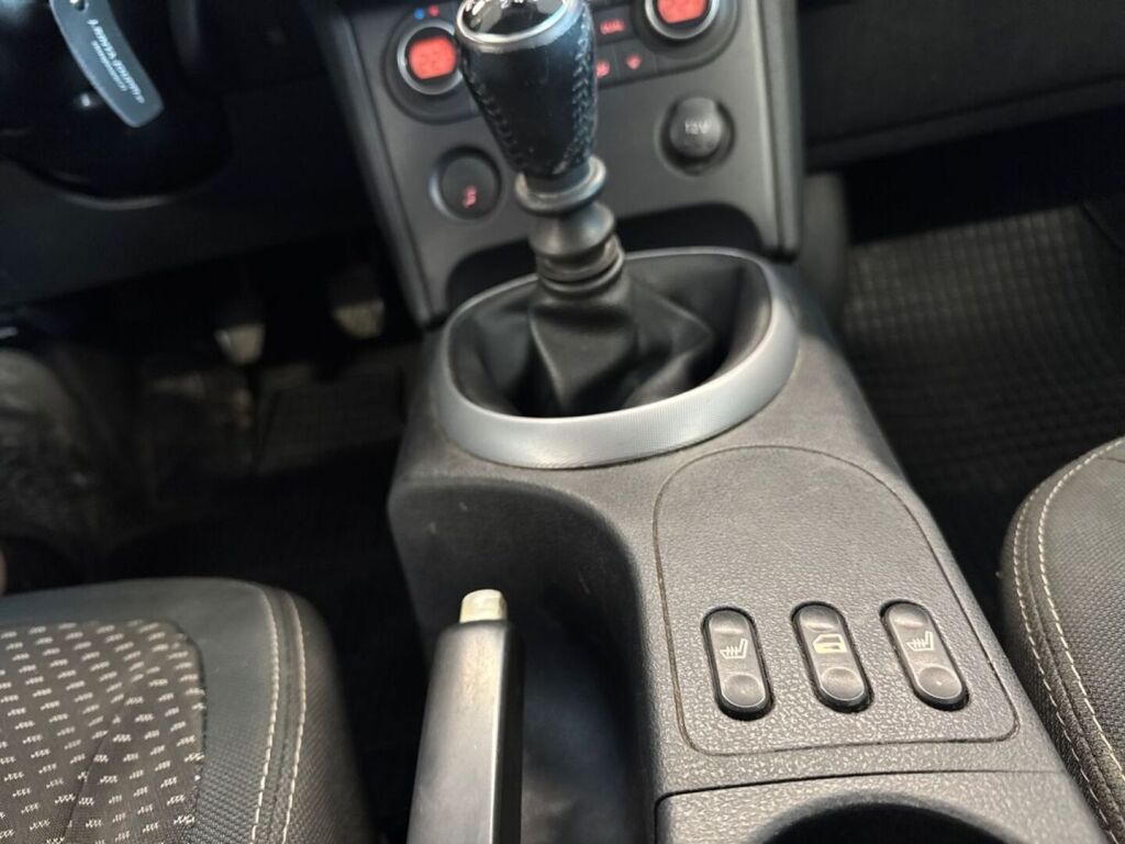 Nissan Qashqai 2009 Punainen