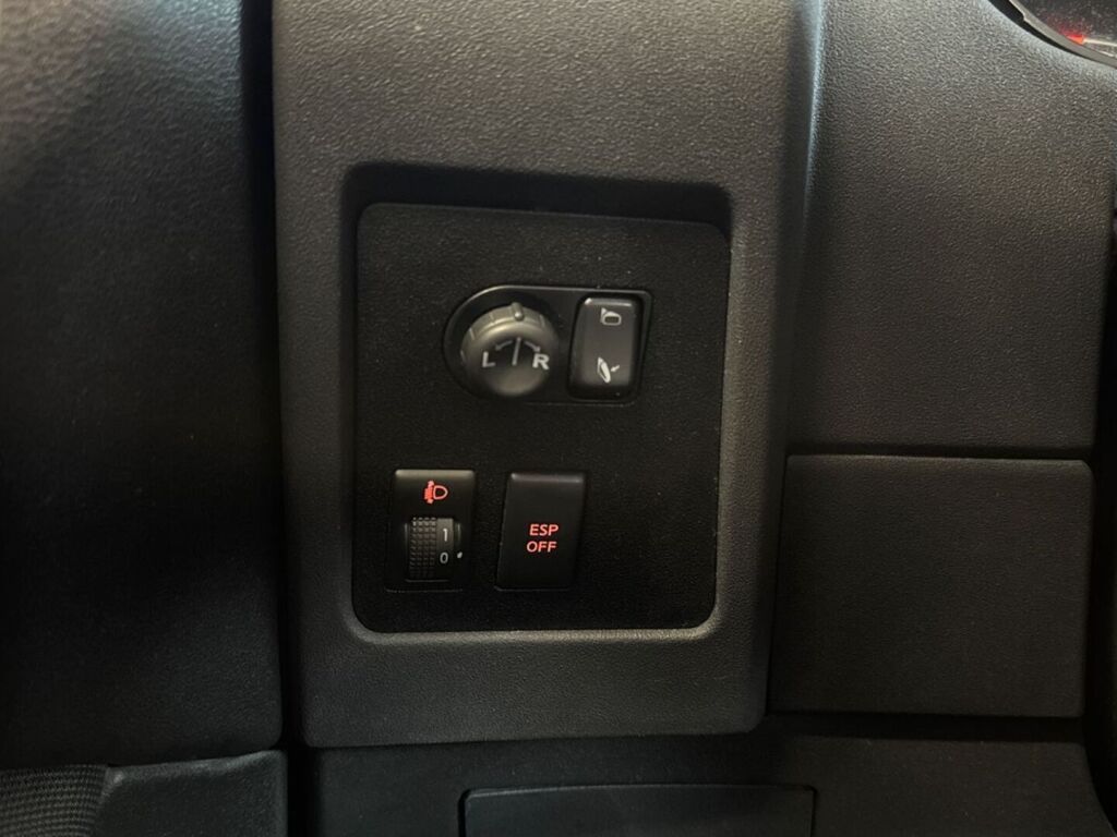 Nissan Qashqai 2009 Punainen